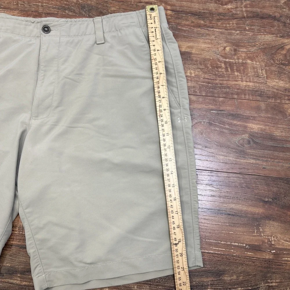Under‎ Armour Heatgear Shorts Mens 42 Loose Fit Beige Tan Golf Outdoors Stretch
